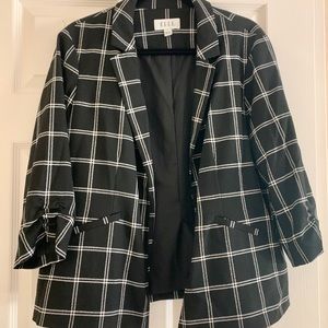 NWOT Elle ruched window plaid blazer